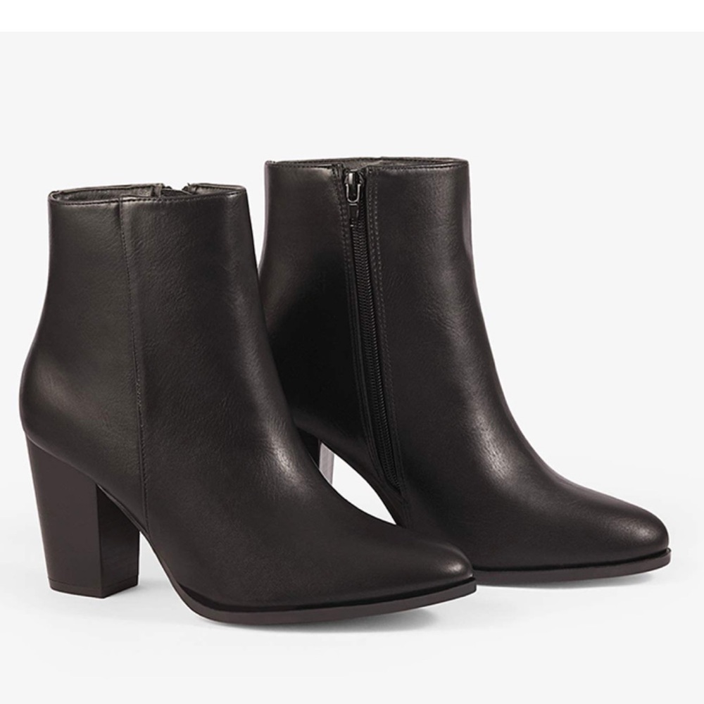 Dream Pairs Black Pointed Toe Faux
Leather Anita Boots Size 6.5